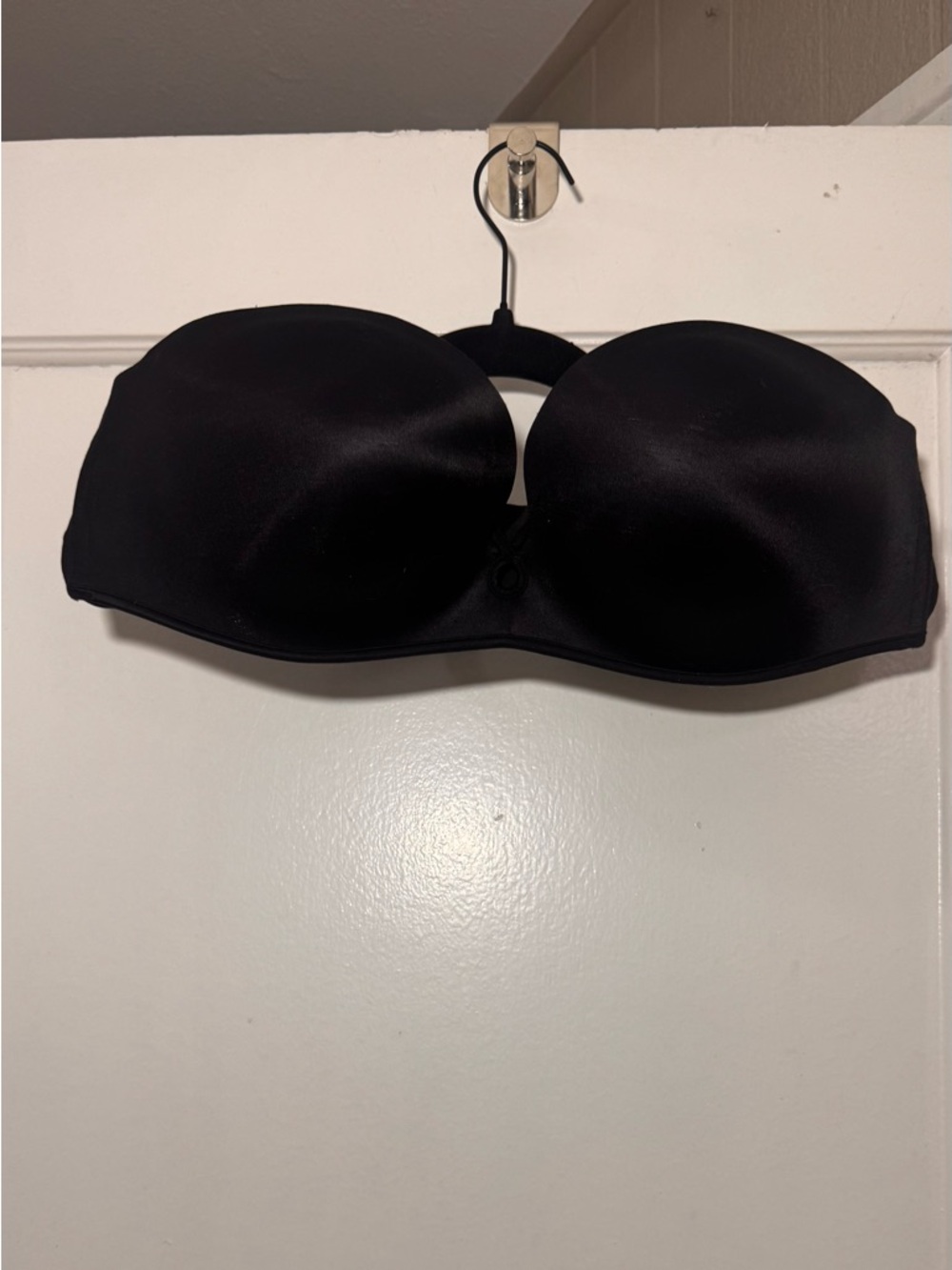 Victoria’s Secret Black Bombshell Strapless Smooth Cup Bra 38c never worn